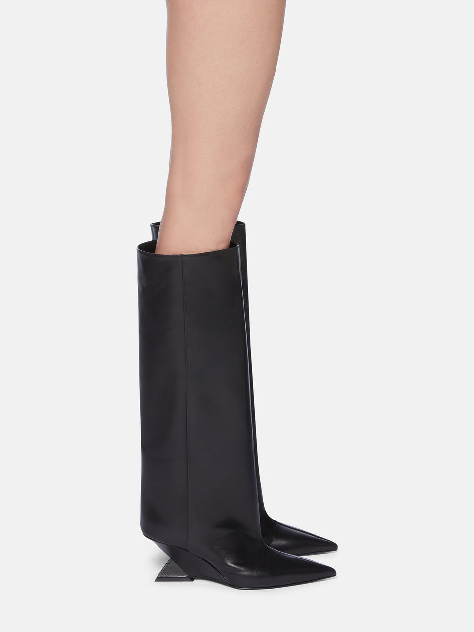 ''Cheope'' black tube boot