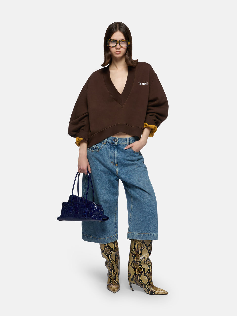 Dark brown sweatshirt