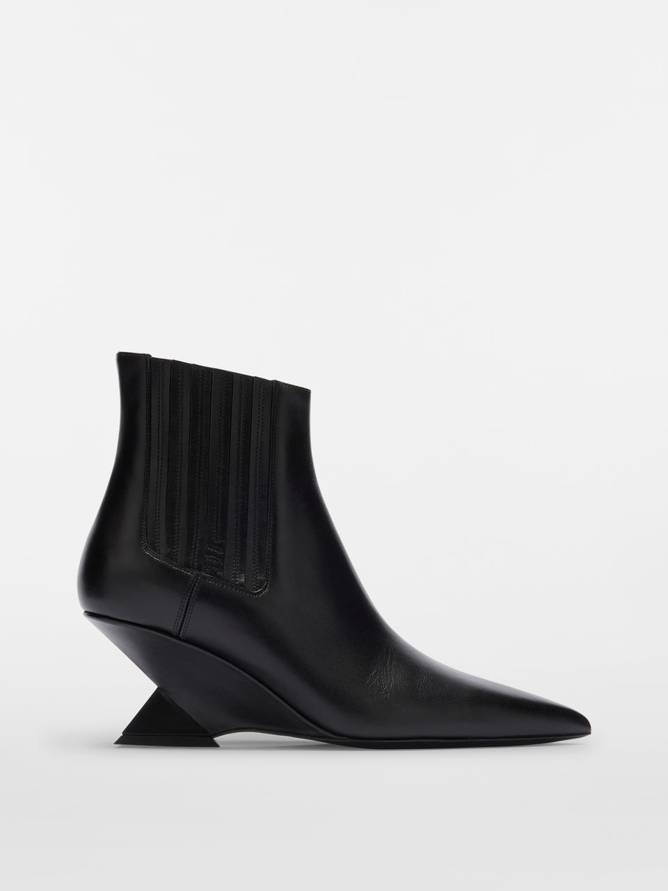 ''Cheope'' black ankle boot