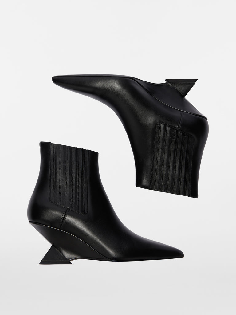 ''Cheope'' black ankle boot